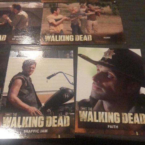 28 walking dead cards for sale - Picture 4 of 11